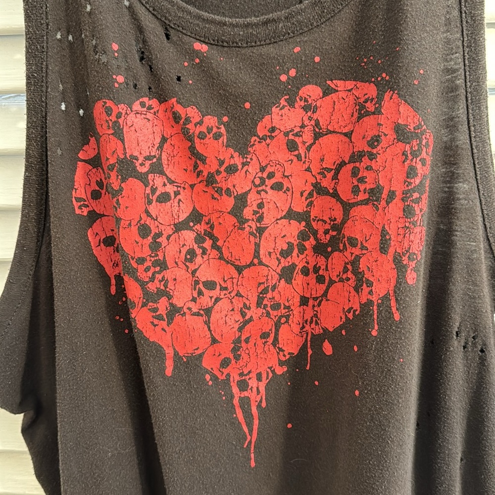 EUC Chaser Distressed Bleeding Heart Skull Tank - Large - Picture 2 of 12